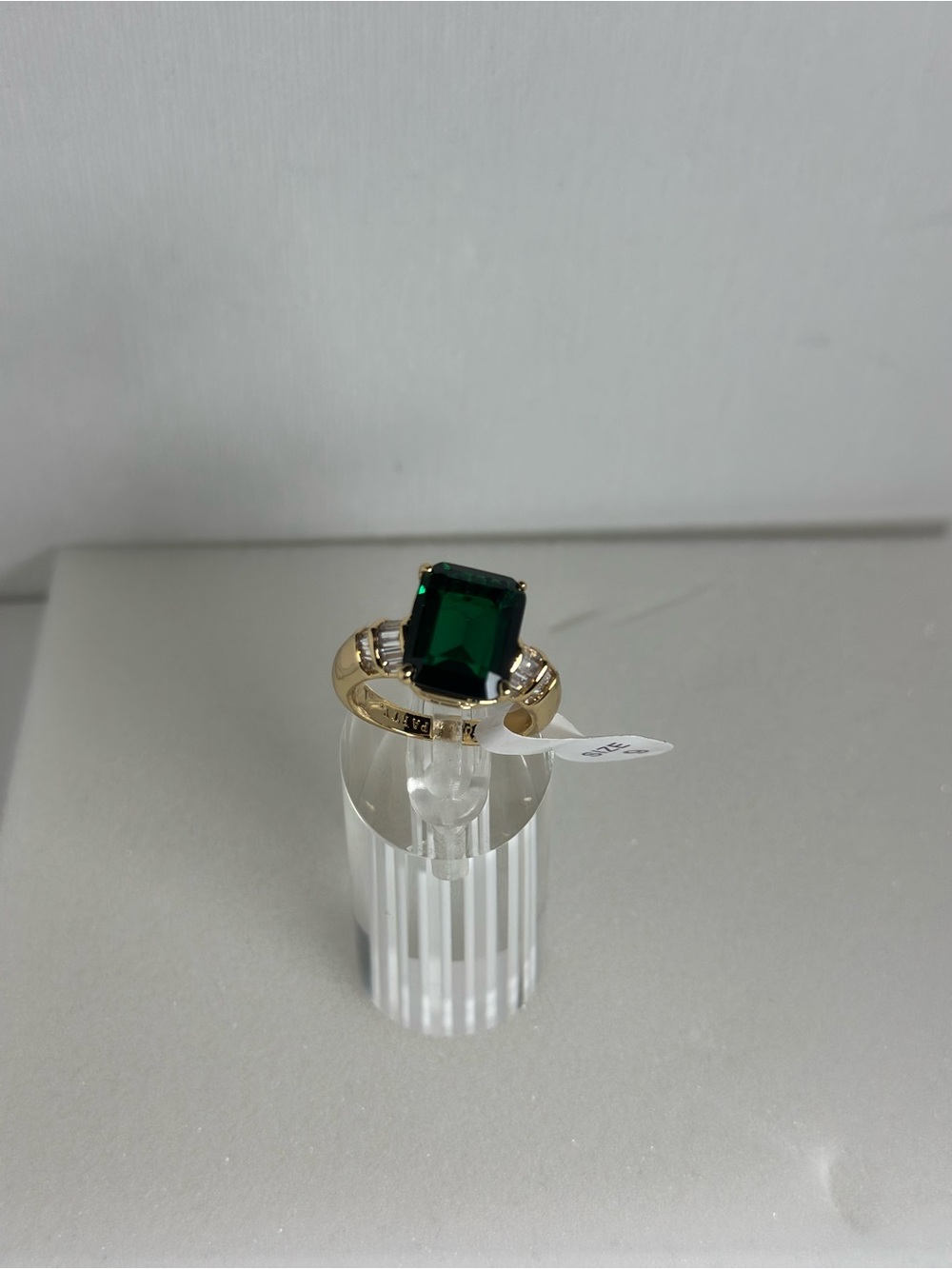 Bomb Party RARE UNICORN RG27859 LC Emerald on Gold plating Size 9